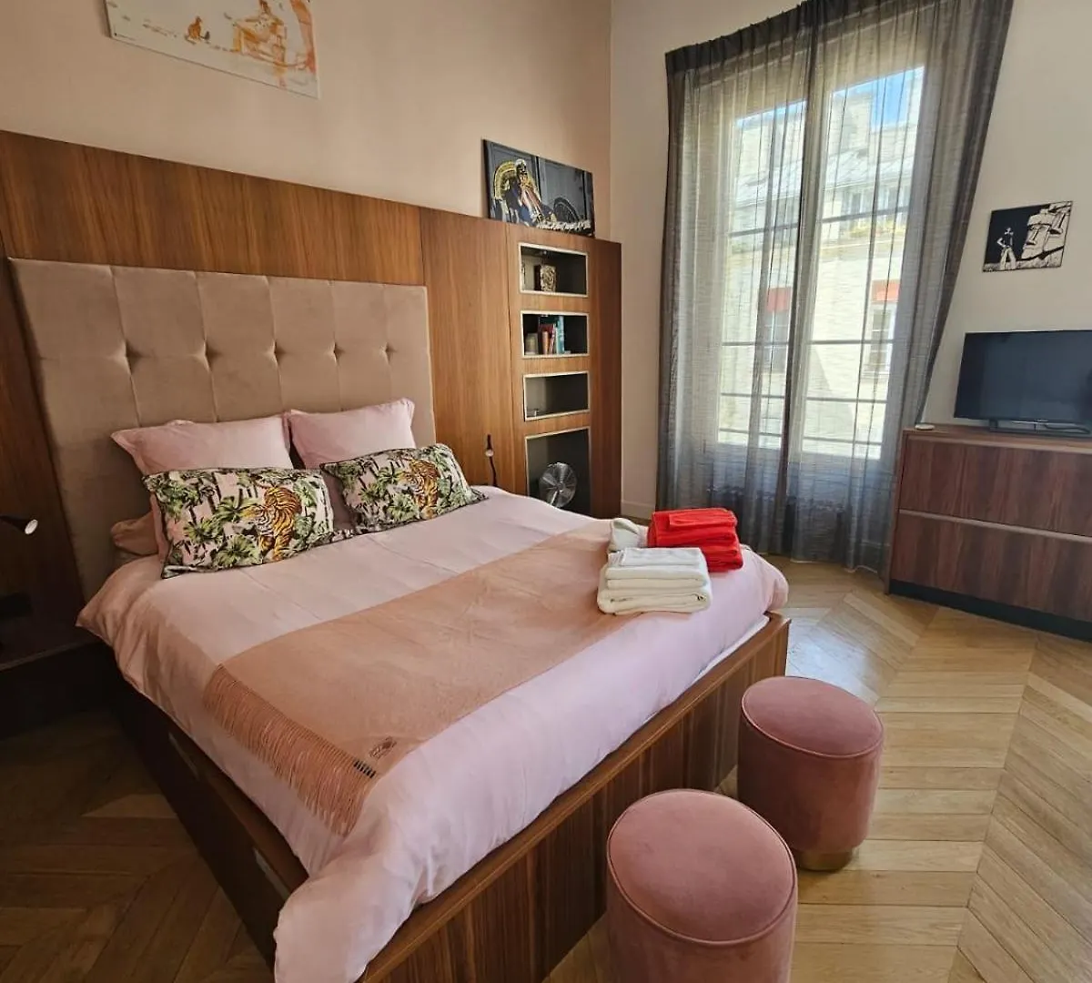 Rose Apartment Paris