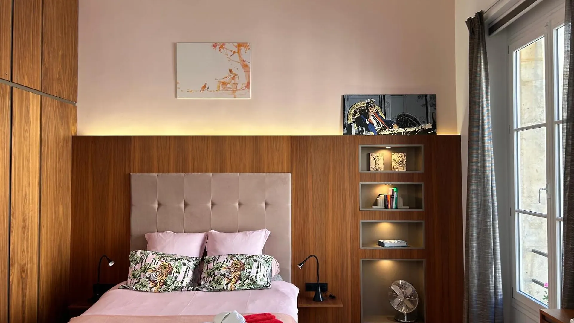 Rose Apartment Paris